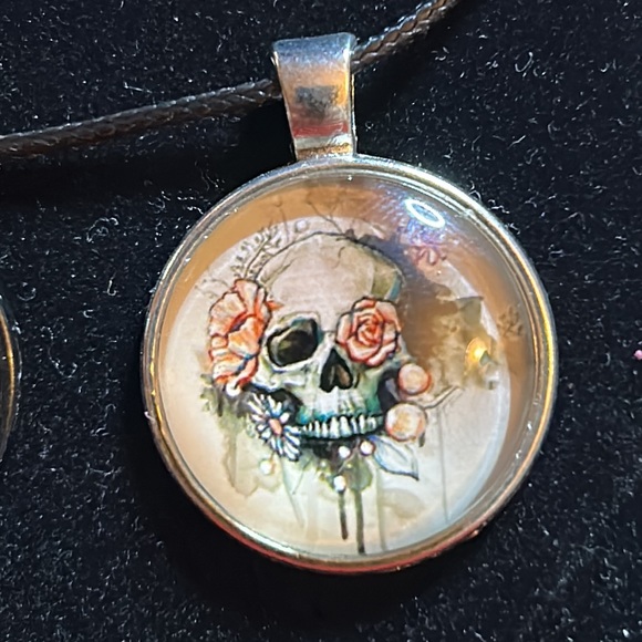 Skull pendant bundle - Picture 2 of 5